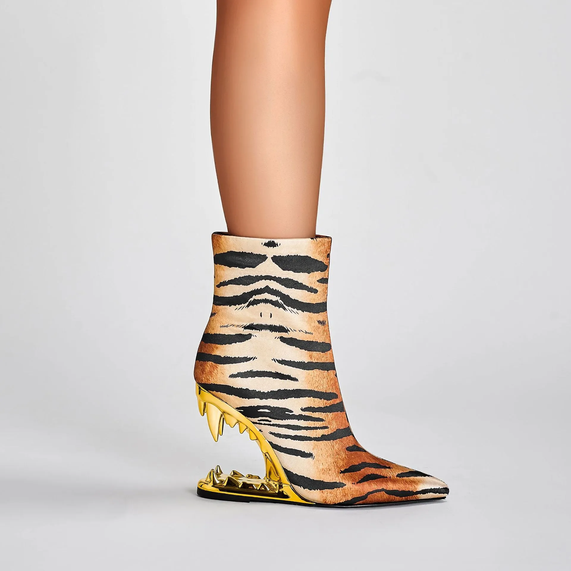 Pointed Irregular Fanged Side Zip Short Fashion Boots