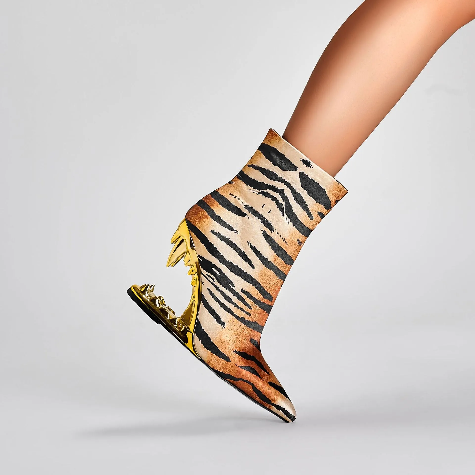 Pointed Irregular Fanged Side Zip Short Fashion Boots