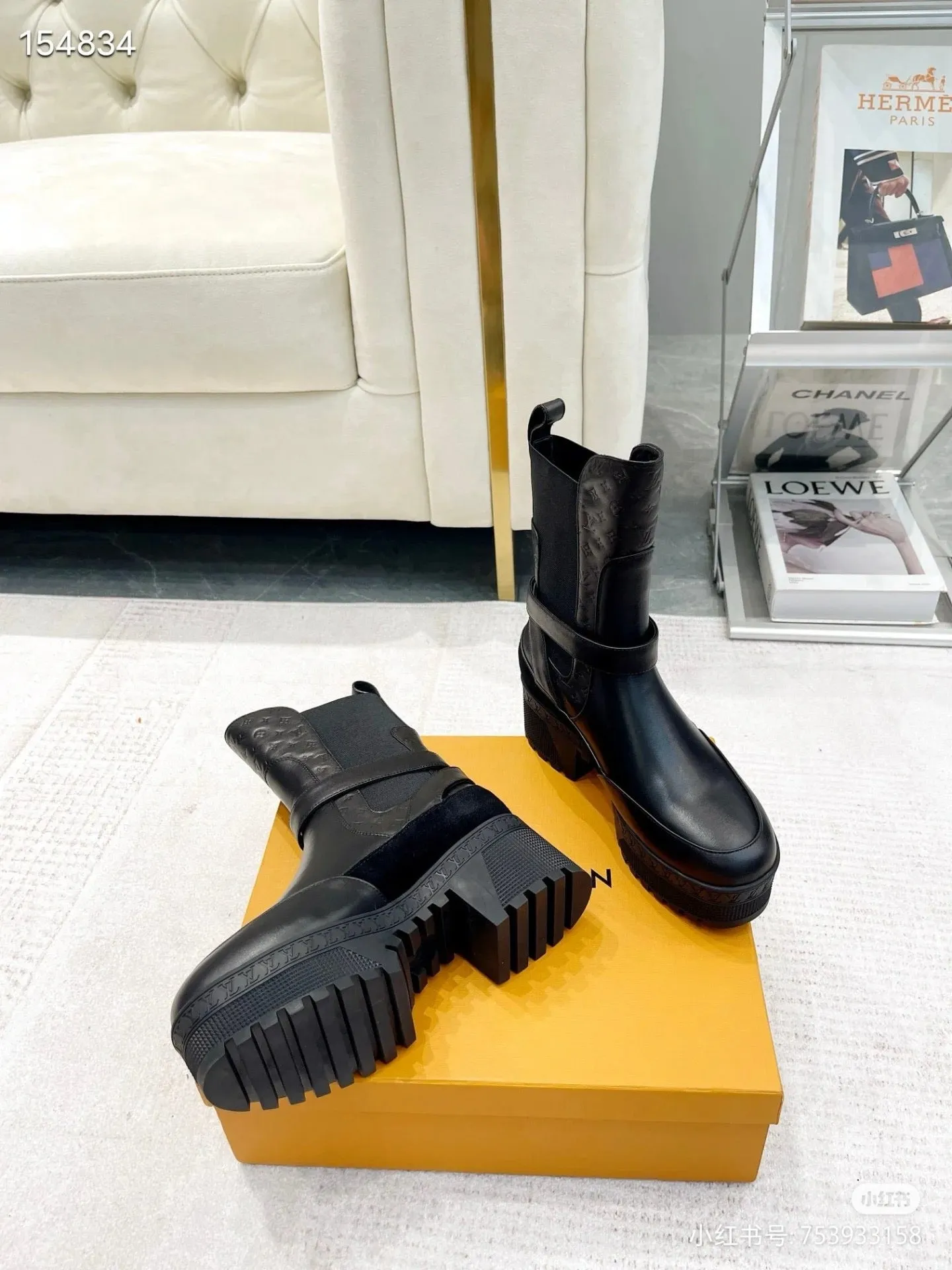 SE1486 LB Laureate Platform Chelsea Boot / Size5-11