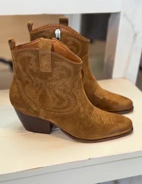Shania Boot, Brown Suede